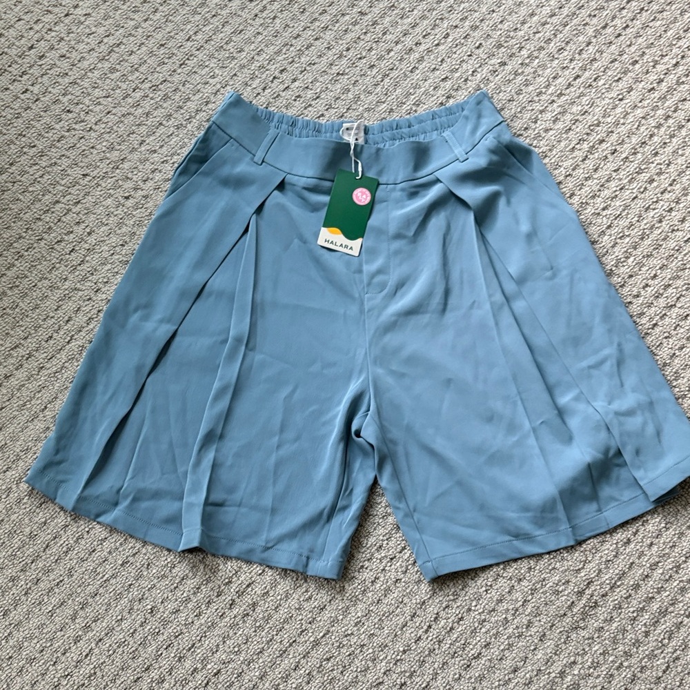 NWT Halara High Waisted Pocket Bermuda Shorts - Size Medium